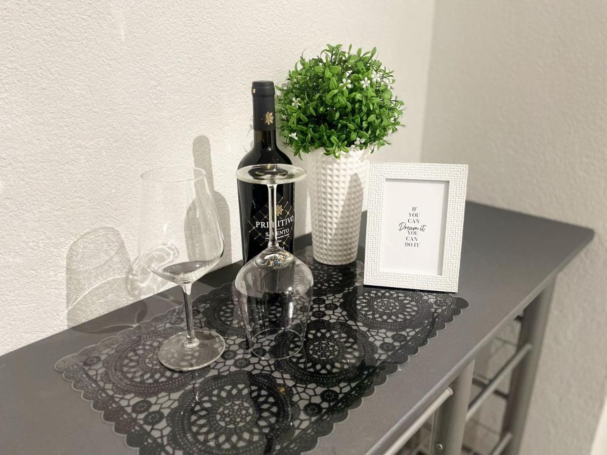 Perfekte 1,5 Wohnung Zentral In Leonberg Gegenueber Einkaufzentrum エクステリア 写真