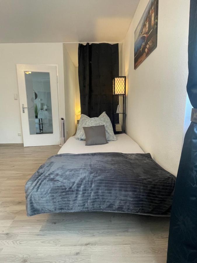 Perfekte 1,5 Wohnung Zentral In Leonberg Gegenueber Einkaufzentrum エクステリア 写真